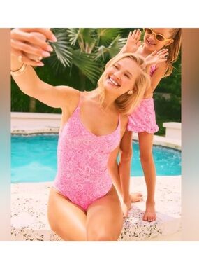 NWT  Lilly Pulitzer Klynn One-Piece Swimsuit Rousseau Pink Tidepool
Treasures